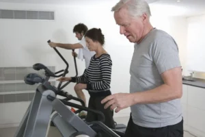 Treadmill terapi untuk pasien lansiaf