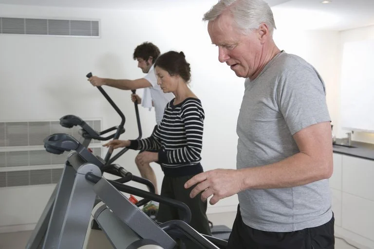 Treadmill terapi untuk pasien lansiaf